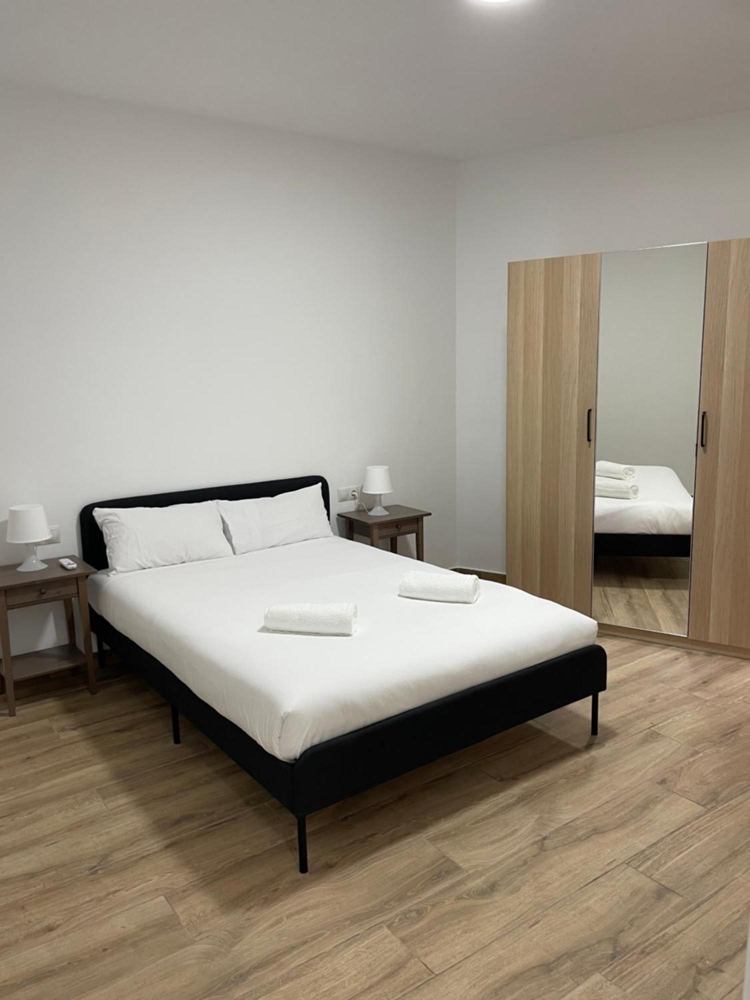 Apartamentos Tarradellas Sants Estacio Barcelona Eksteriør bilde